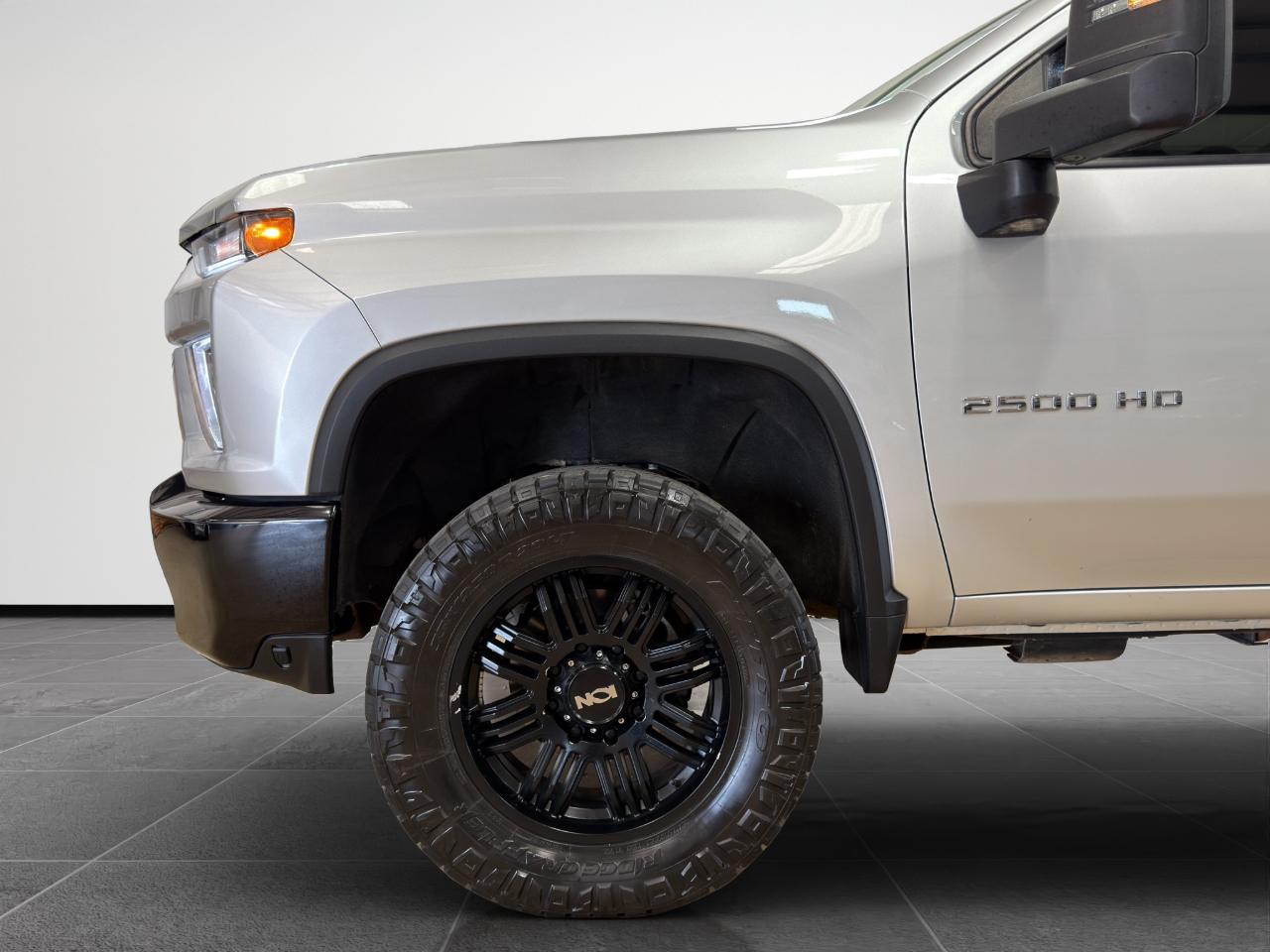 Chevrolet Silverado 2500HD 4WD Crew Cab 159" Custom 2023