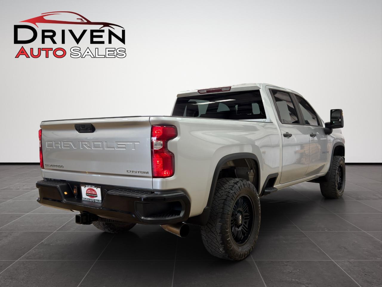 Chevrolet Silverado 2500HD 4WD Crew Cab 159" Custom 2023