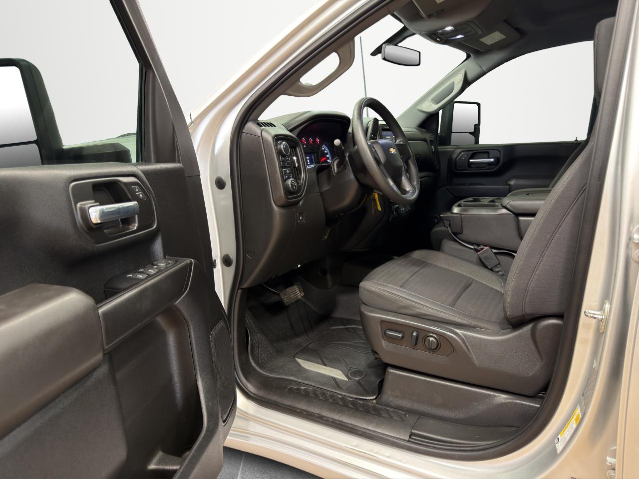 Chevrolet Silverado 2500HD 4WD Crew Cab 159" Custom 2023