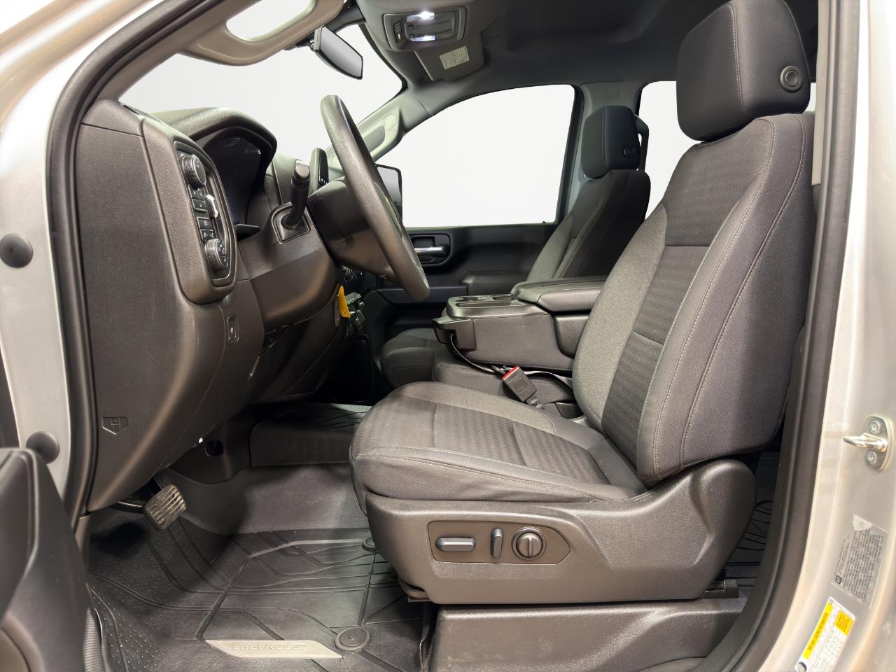 Chevrolet Silverado 2500HD 4WD Crew Cab 159" Custom 2023