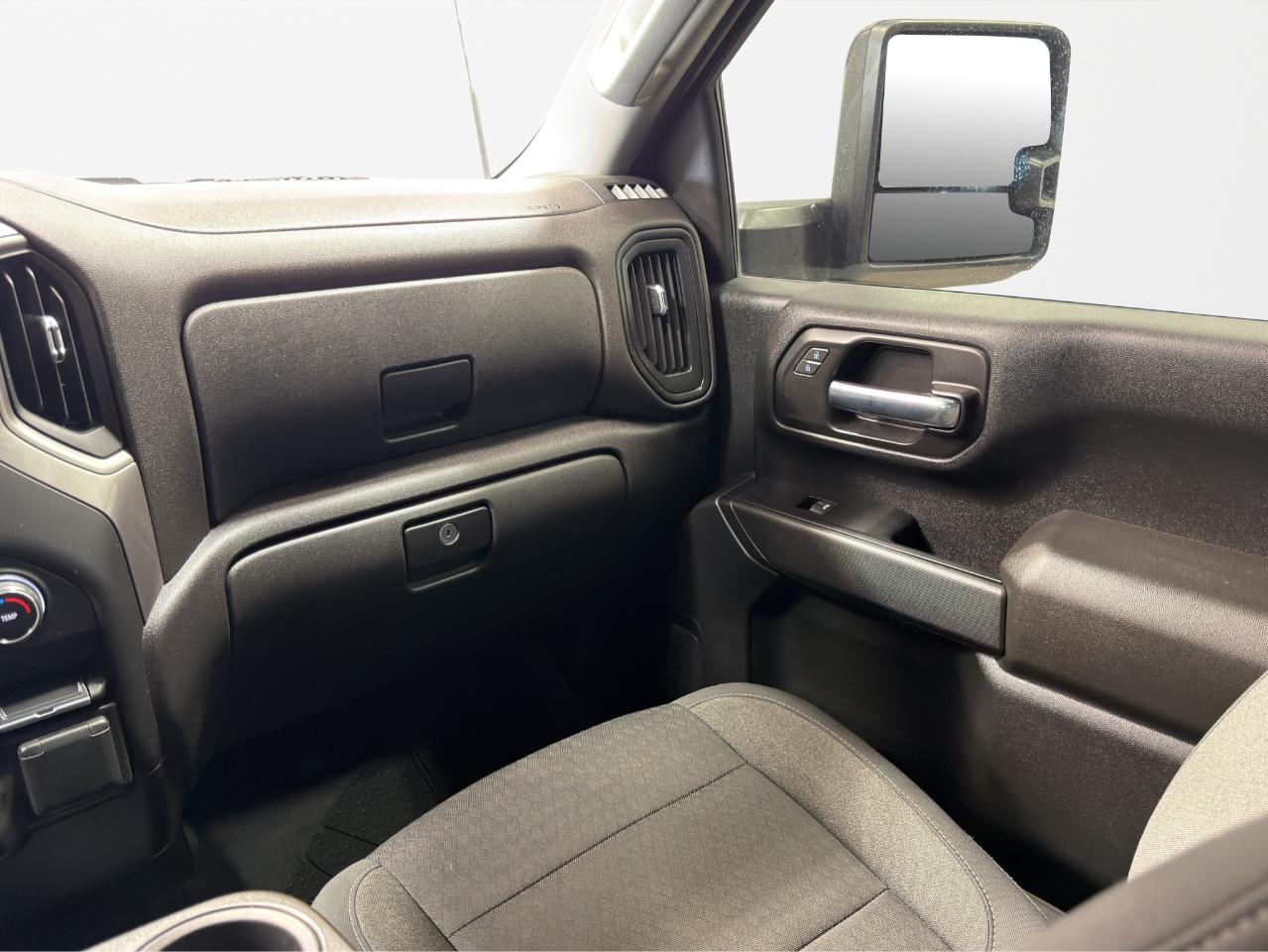 Chevrolet Silverado 2500HD 4WD Crew Cab 159" Custom 2023