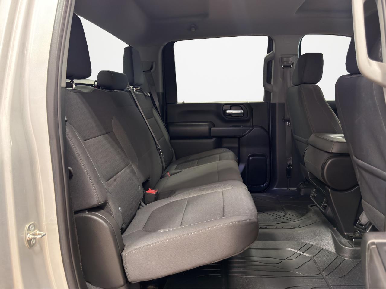 Chevrolet Silverado 2500HD 4WD Crew Cab 159" Custom 2023