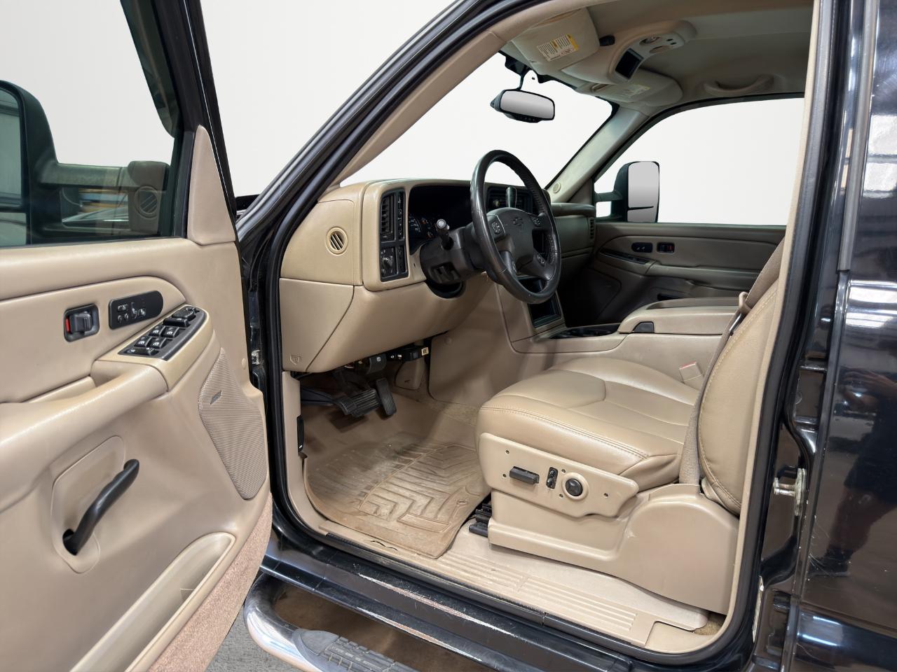 Chevrolet Silverado 3500 Crew Cab 167" WB 4WD DRW LT 2005