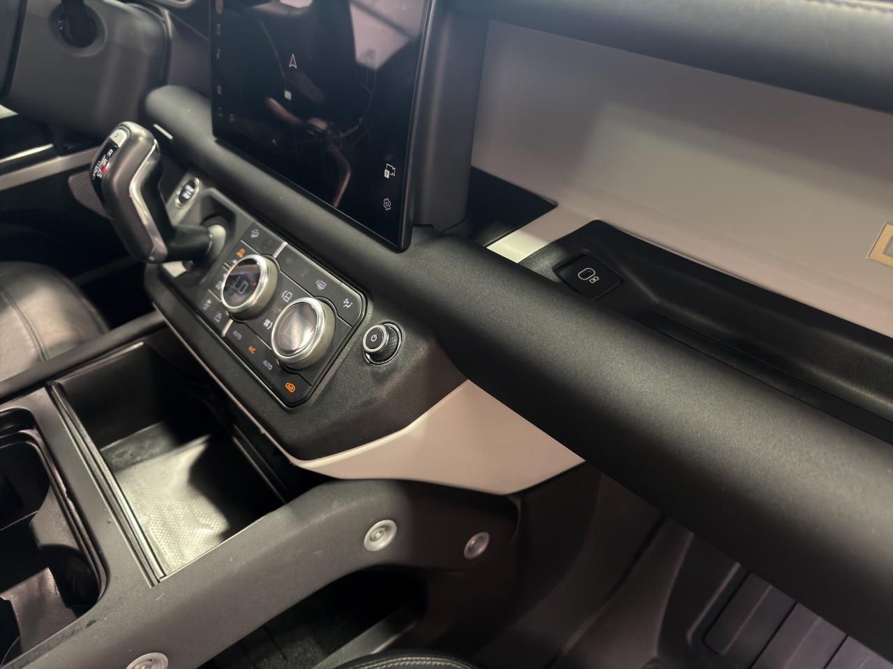 Land Rover Defender 130 SE AWD 2023