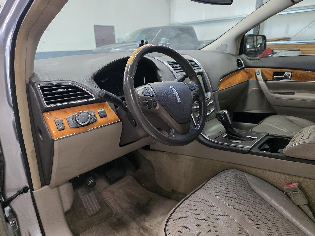 Lincoln MKX FWD 4dr 2011
