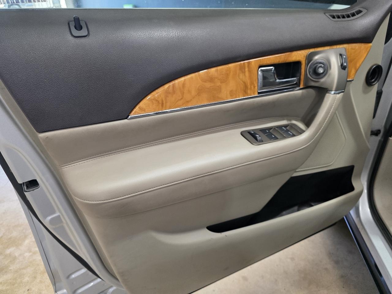 Lincoln MKX FWD 4dr 2011