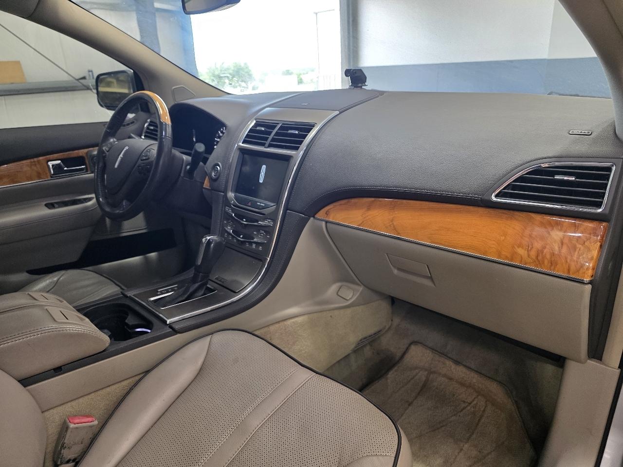 Lincoln MKX FWD 4dr 2011