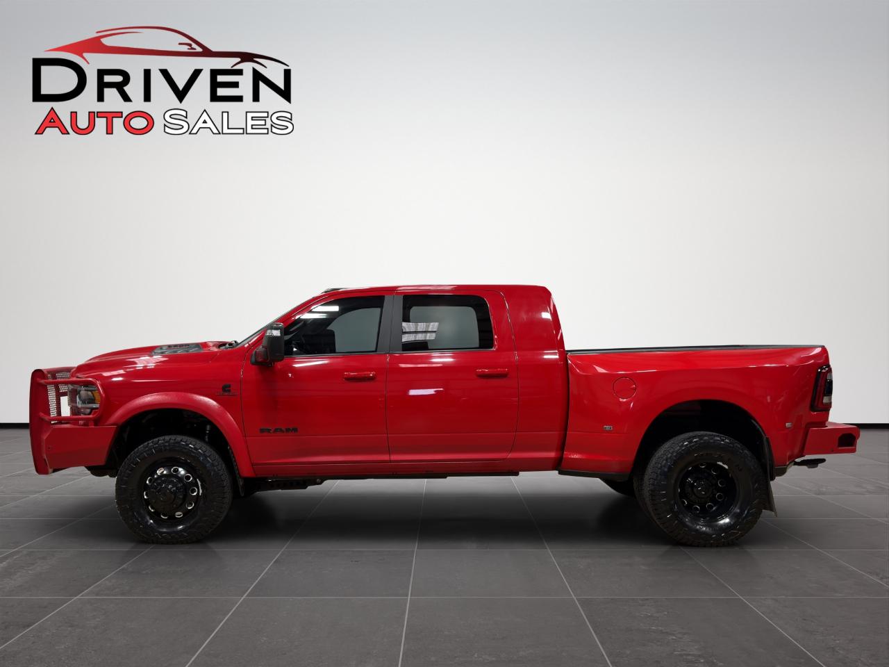 RAM 3500 Laramie 4x4 Mega Cab 6'4" Box 2023