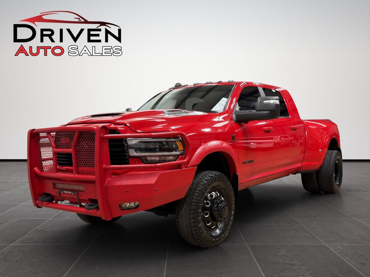 RAM 3500 Laramie 4x4 Mega Cab 6'4" Box 2023