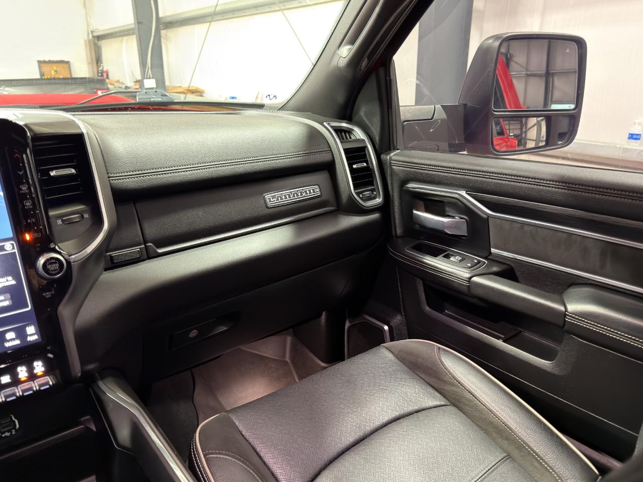 RAM 3500 Laramie 4x4 Mega Cab 6'4" Box 2023