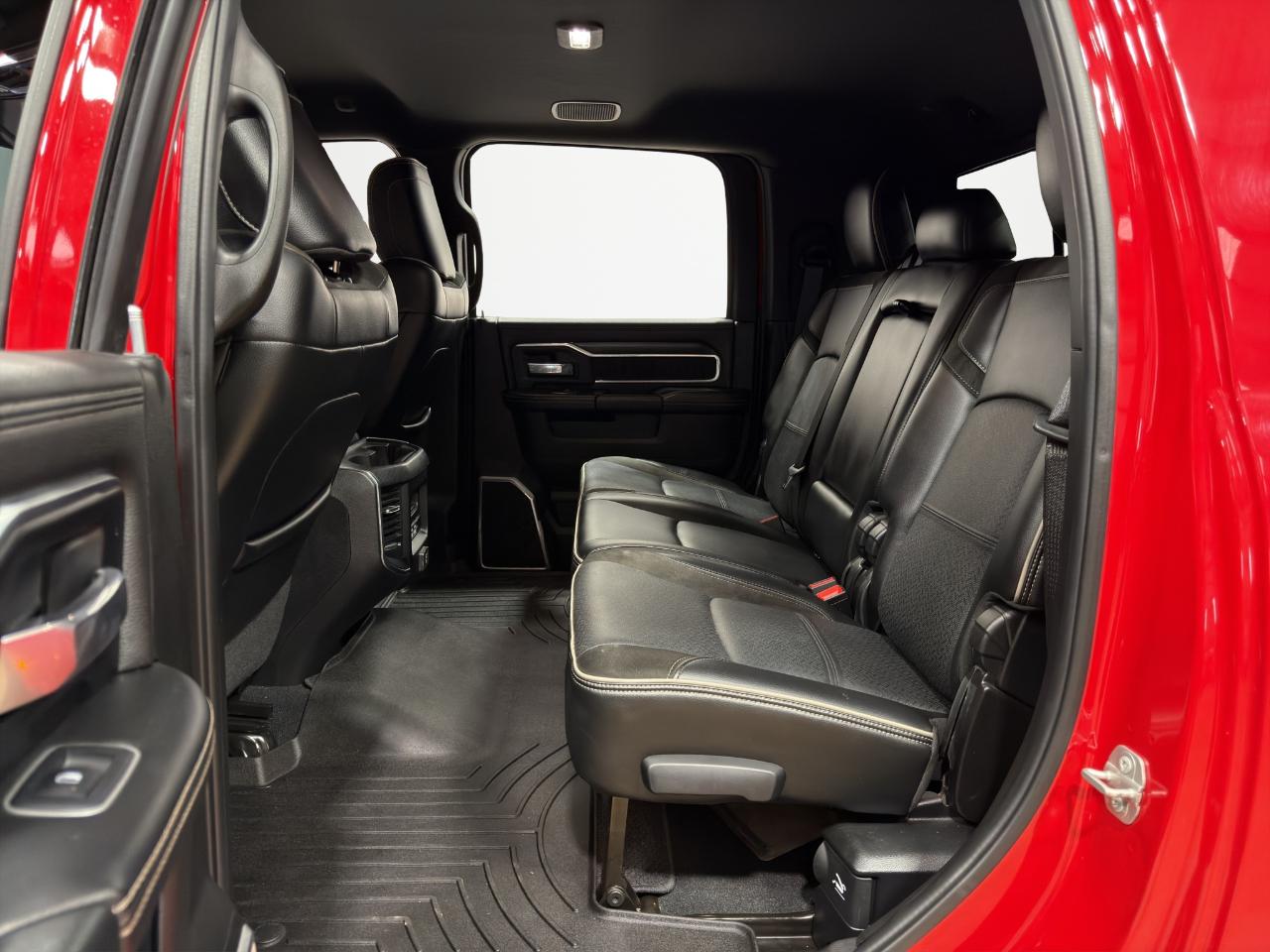 RAM 3500 Laramie 4x4 Mega Cab 6'4" Box 2023
