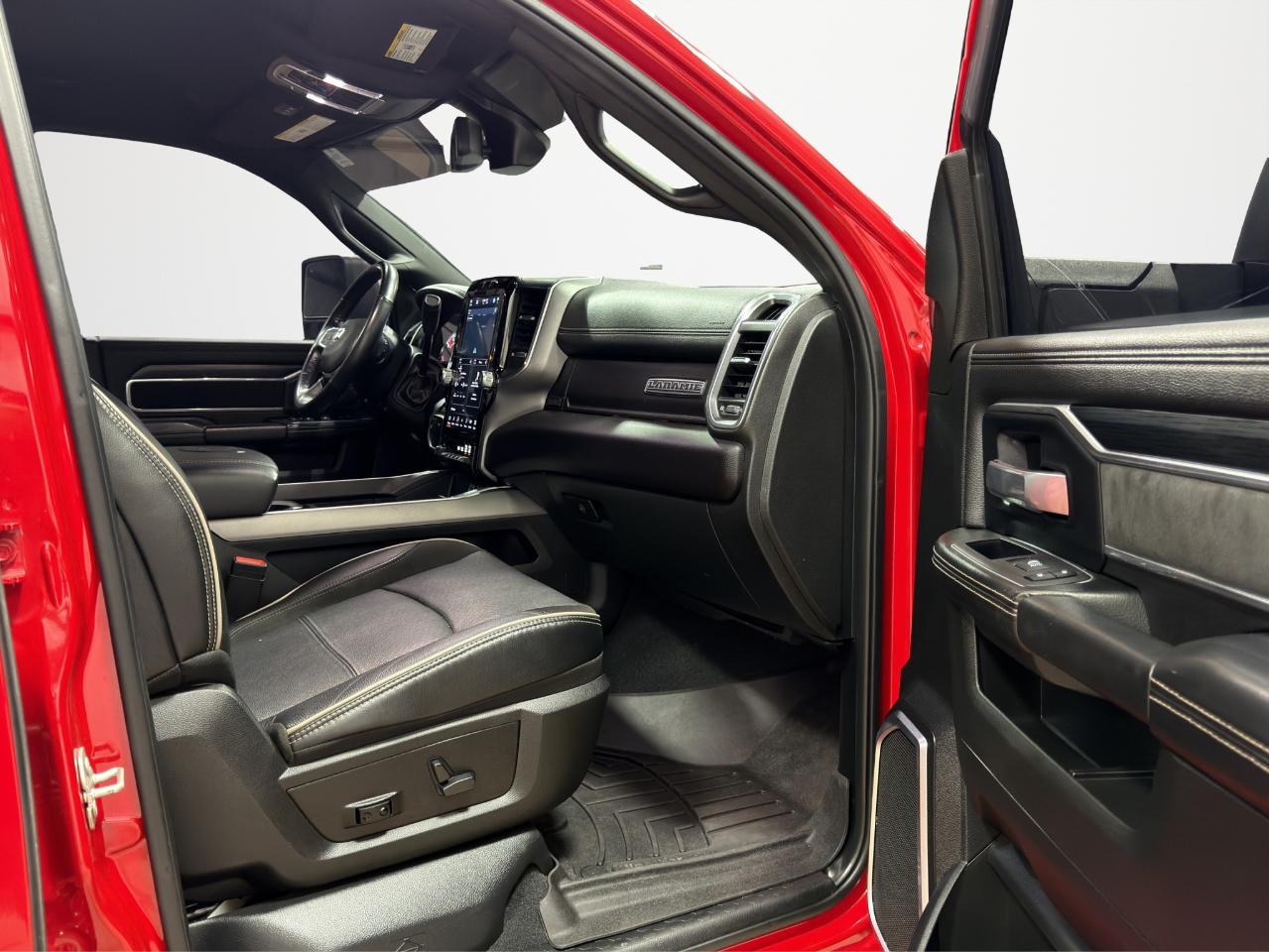 RAM 3500 Laramie 4x4 Mega Cab 6'4" Box 2023