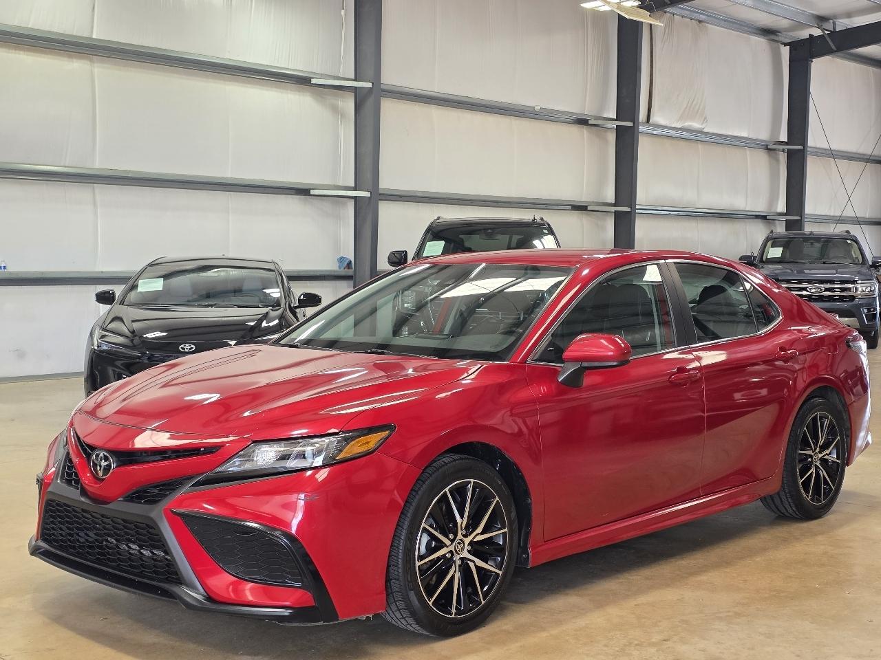 Toyota Camry SE Auto (Natl) 2021