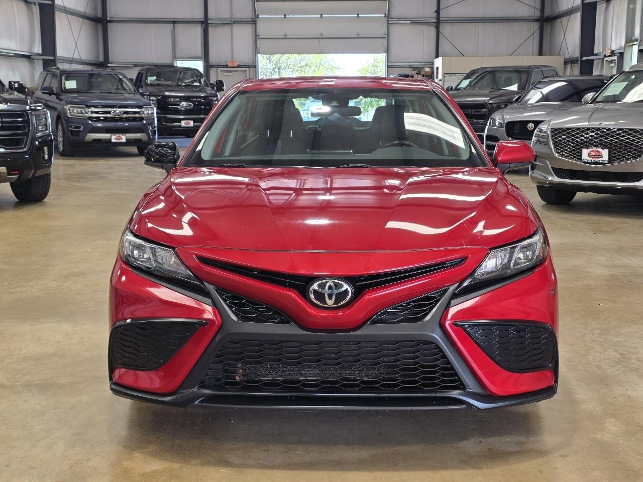 Toyota Camry SE Auto (Natl) 2021
