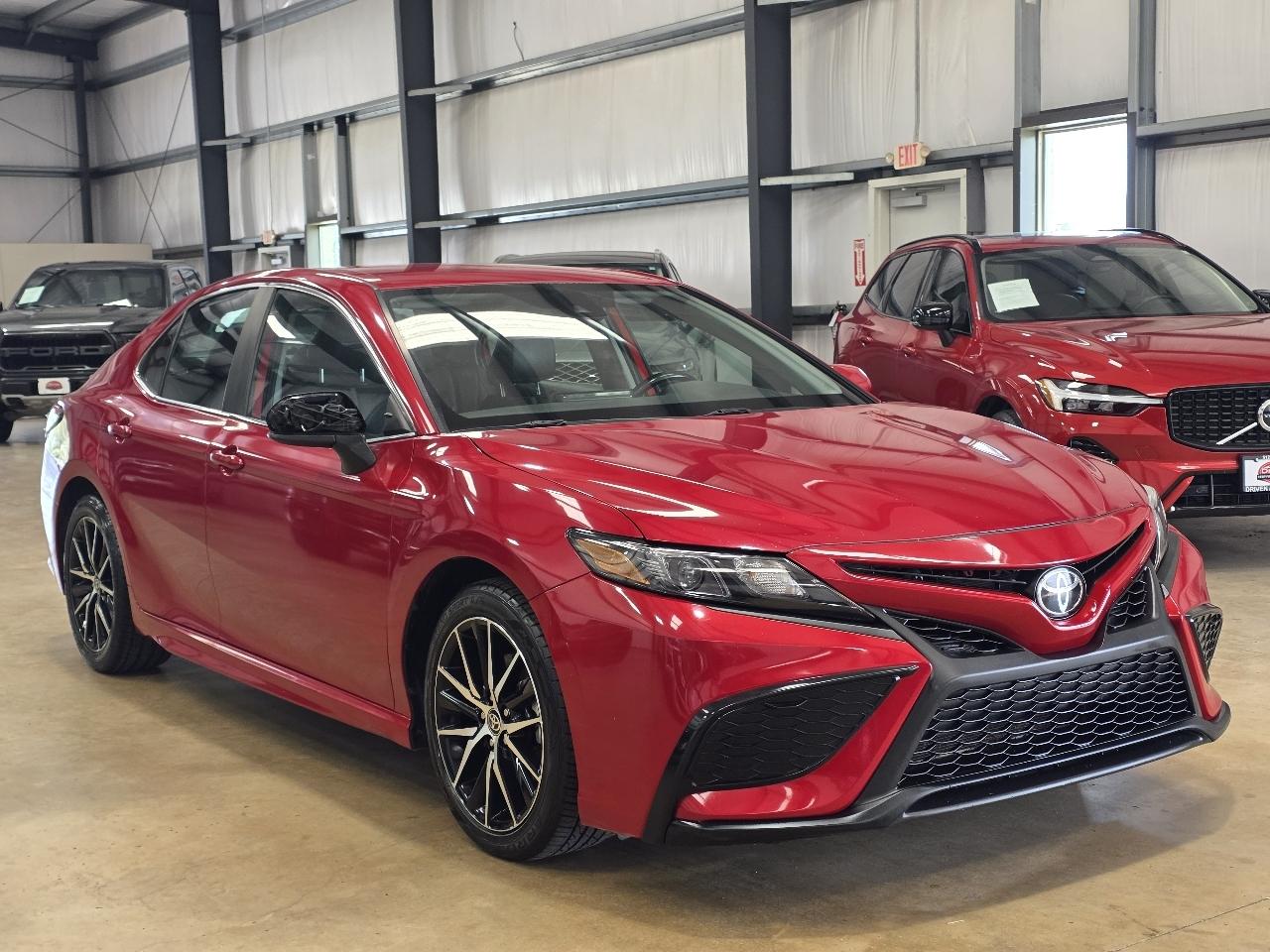 Toyota Camry SE Auto (Natl) 2021