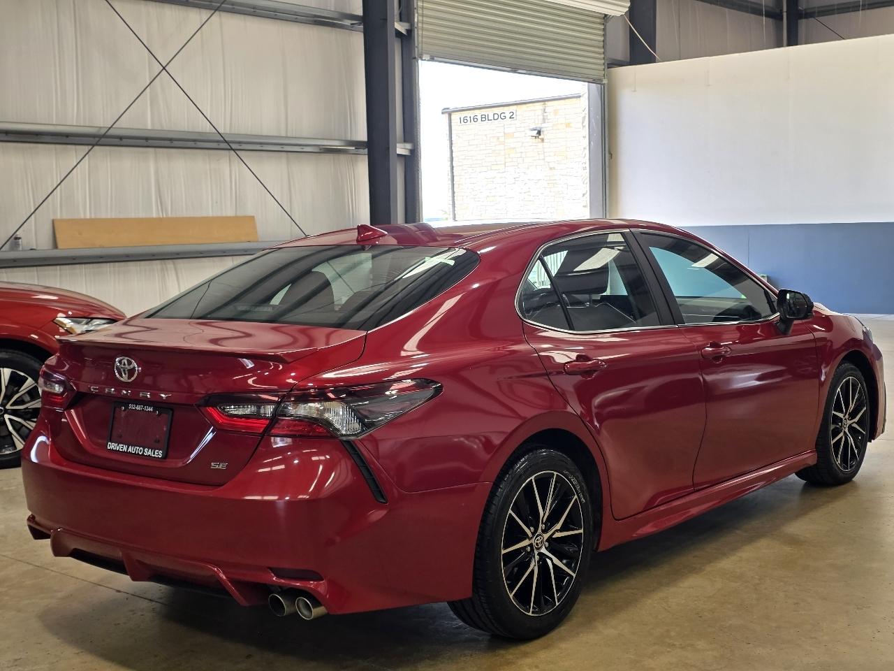 Toyota Camry SE Auto (Natl) 2021