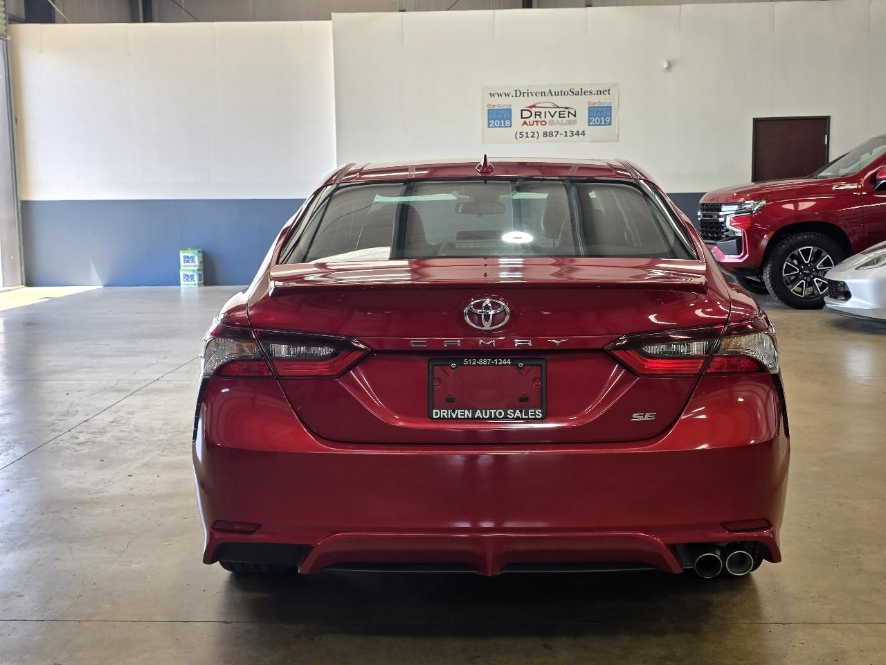 Toyota Camry SE Auto (Natl) 2021