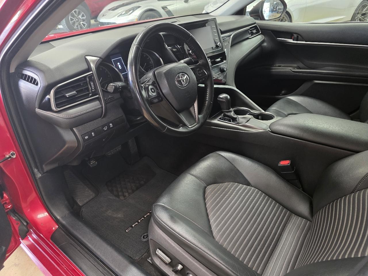 Toyota Camry SE Auto (Natl) 2021