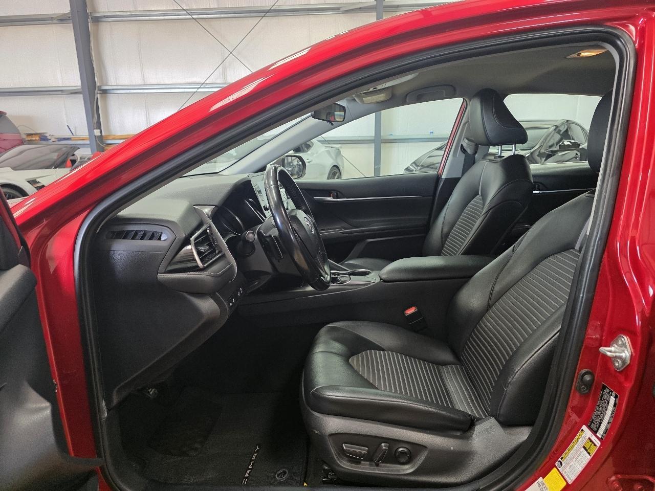 Toyota Camry SE Auto (Natl) 2021