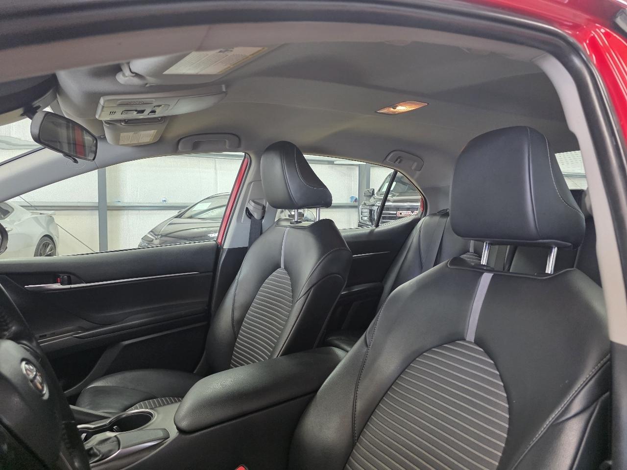 Toyota Camry SE Auto (Natl) 2021