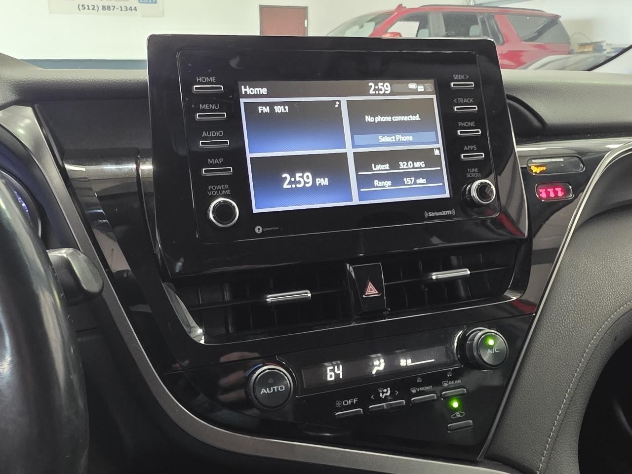 Toyota Camry SE Auto (Natl) 2021