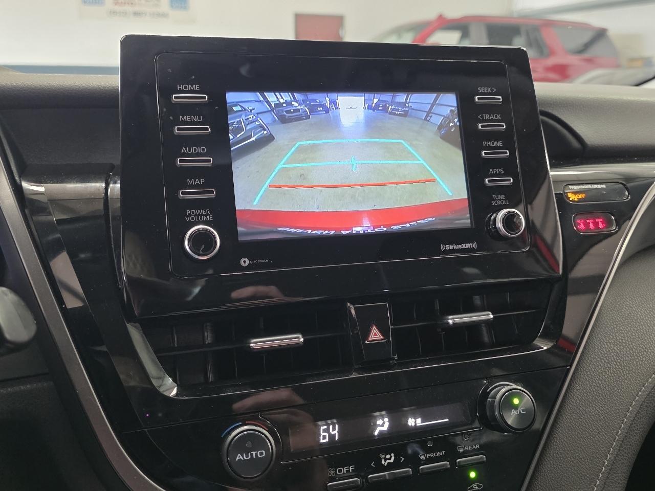 Toyota Camry SE Auto (Natl) 2021