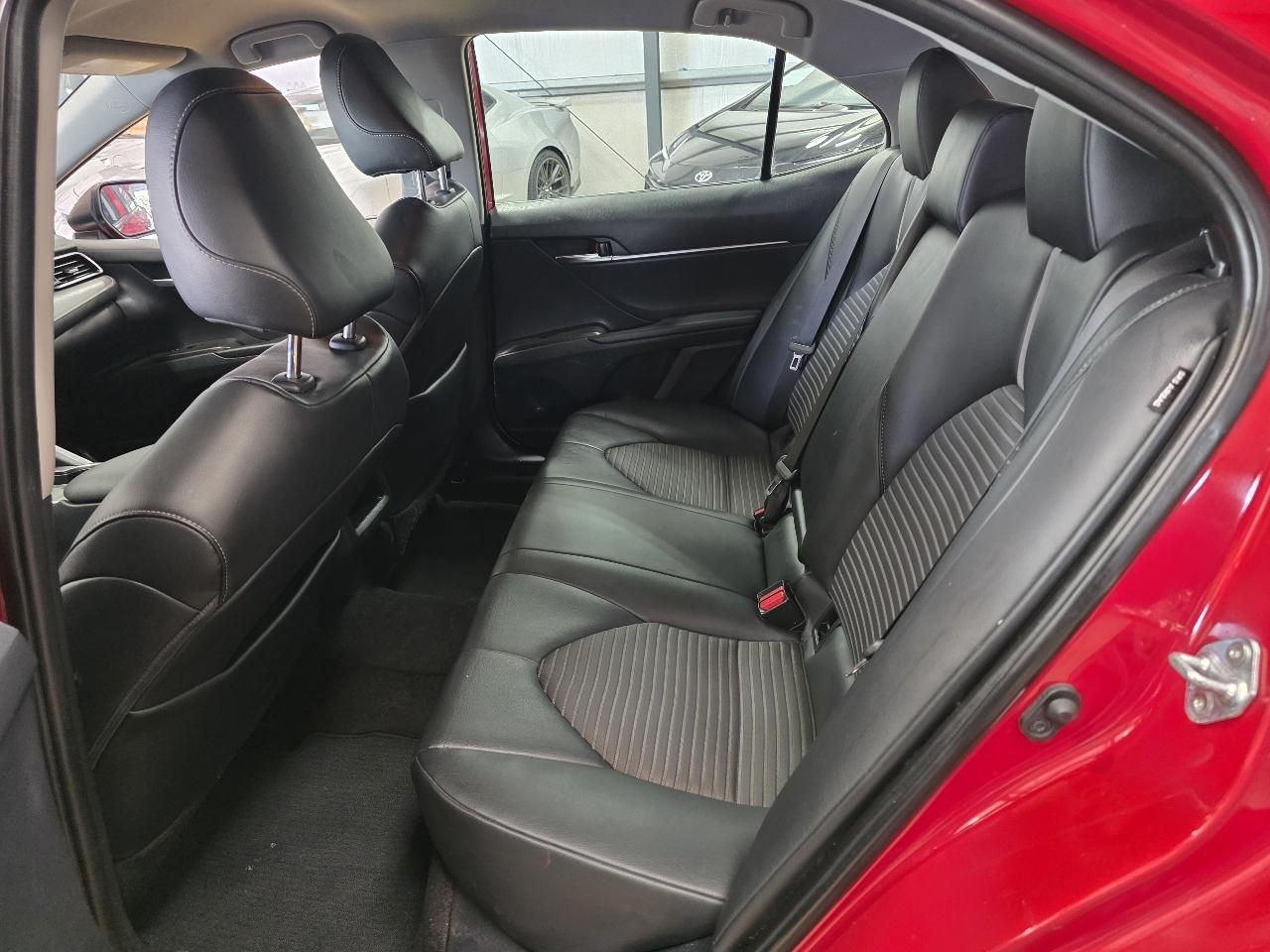 Toyota Camry SE Auto (Natl) 2021