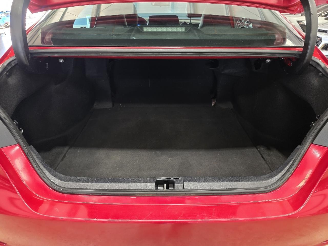 Toyota Camry SE Auto (Natl) 2021