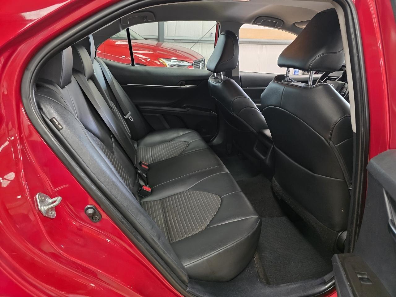 Toyota Camry SE Auto (Natl) 2021