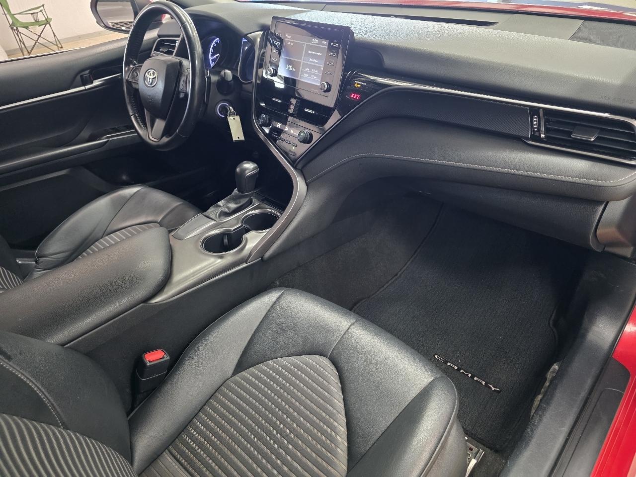 Toyota Camry SE Auto (Natl) 2021