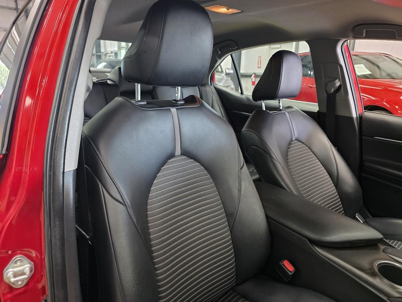 Toyota Camry SE Auto (Natl) 2021