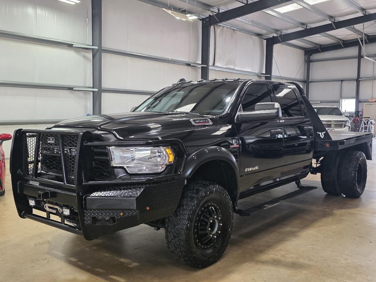 RAM 3500 Tradesman 4x4 Crew Cab 8' Box 2022