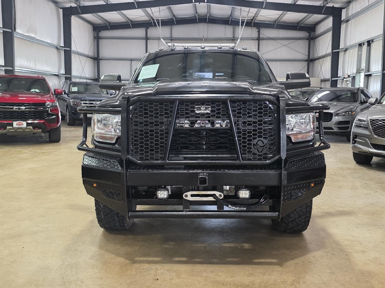 RAM 3500 Tradesman 4x4 Crew Cab 8' Box 2022