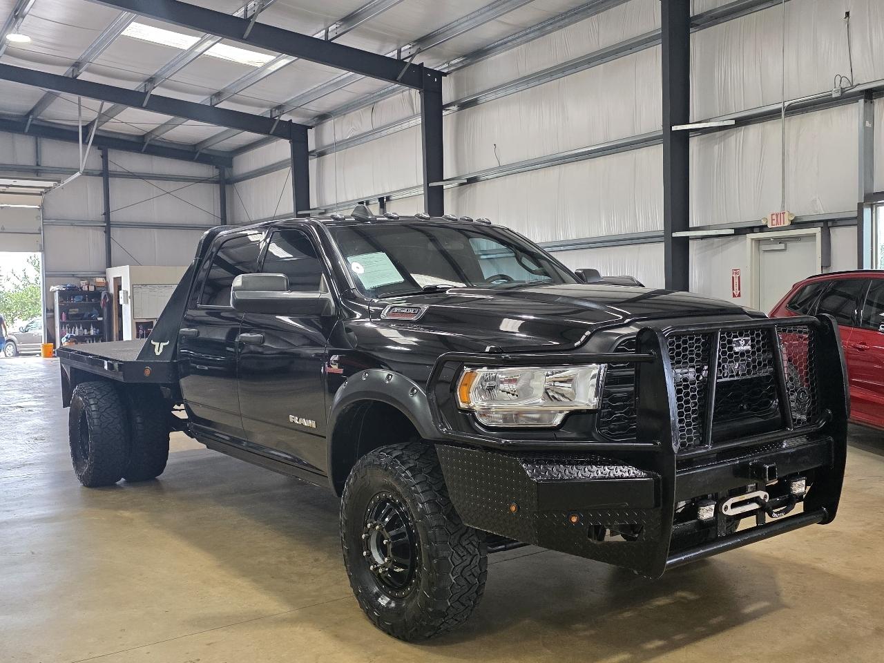 RAM 3500 Tradesman 4x4 Crew Cab 8' Box 2022