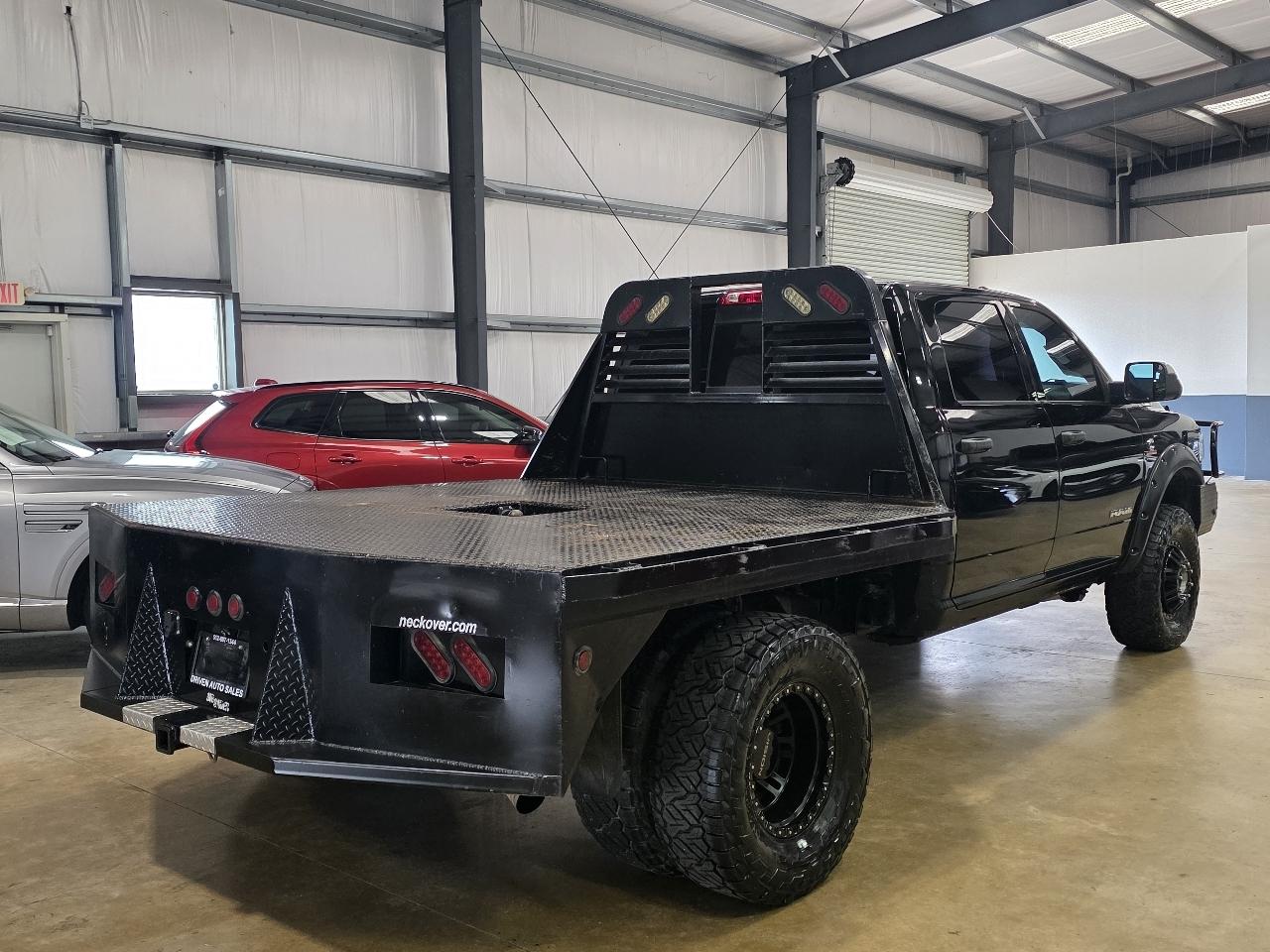 RAM 3500 Tradesman 4x4 Crew Cab 8' Box 2022