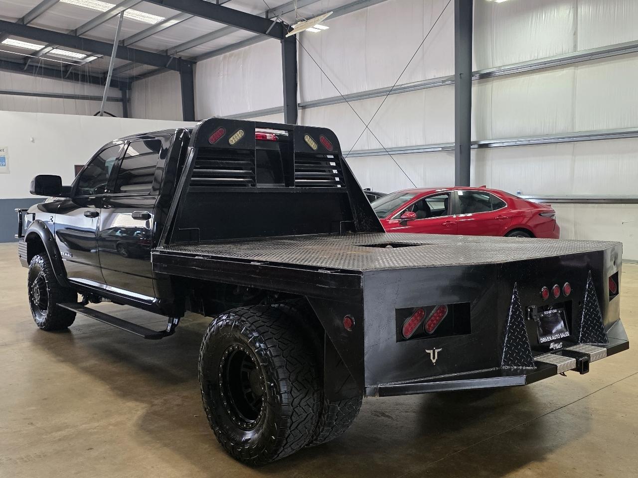 RAM 3500 Tradesman 4x4 Crew Cab 8' Box 2022