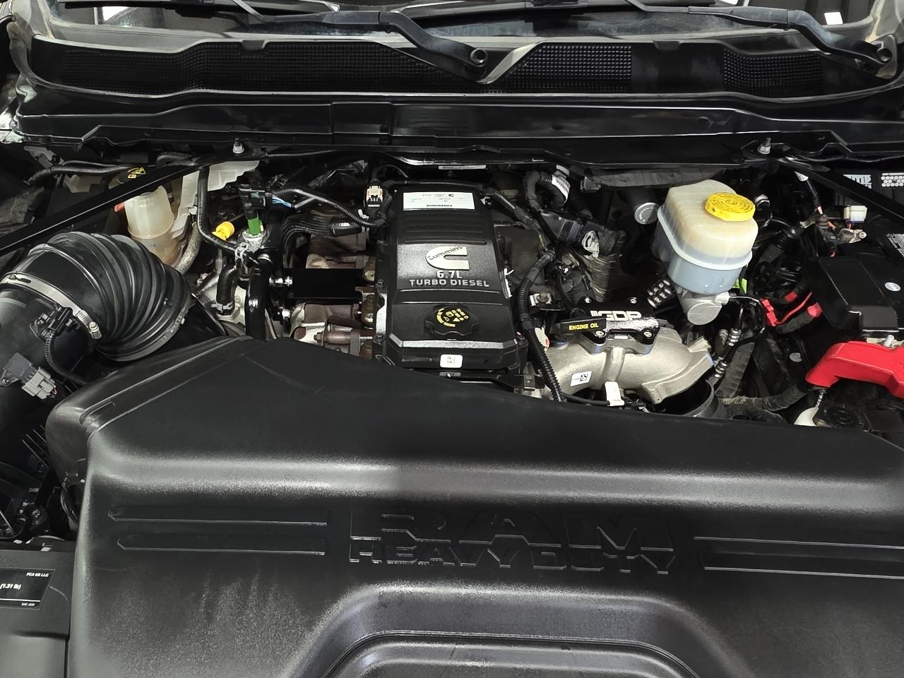 RAM 3500 Tradesman 4x4 Crew Cab 8' Box 2022