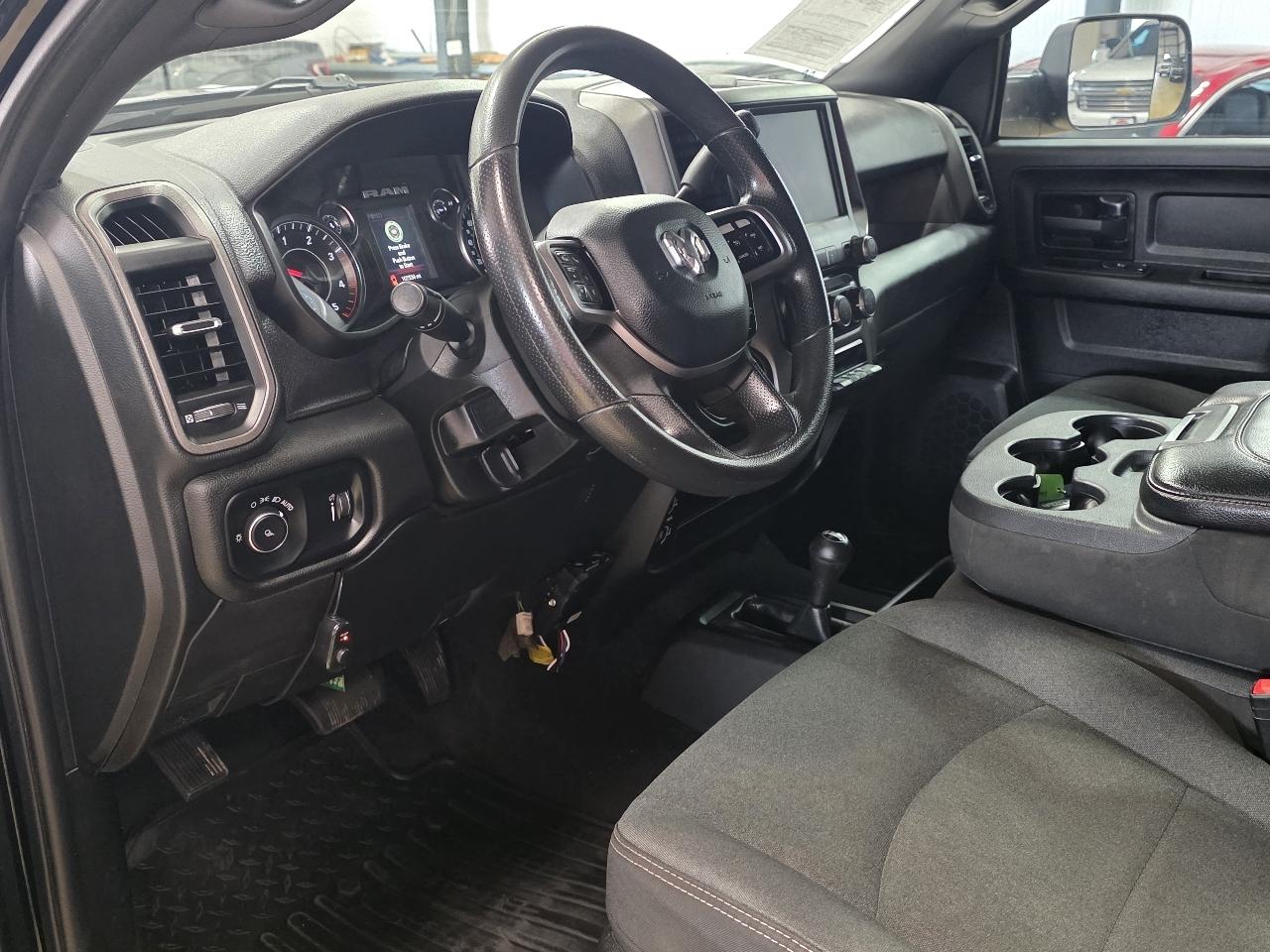 RAM 3500 Tradesman 4x4 Crew Cab 8' Box 2022