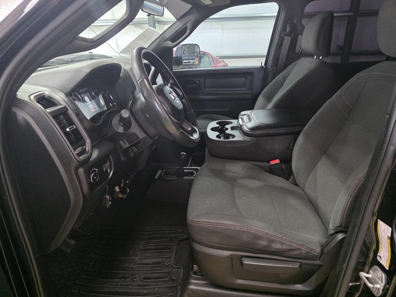 RAM 3500 Tradesman 4x4 Crew Cab 8' Box 2022
