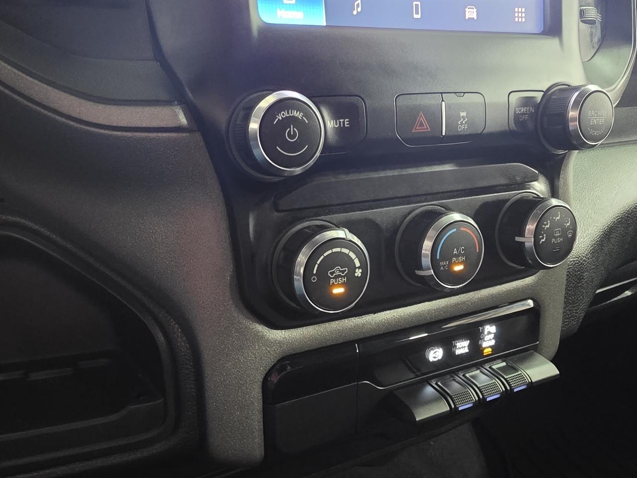 RAM 3500 Tradesman 4x4 Crew Cab 8' Box 2022