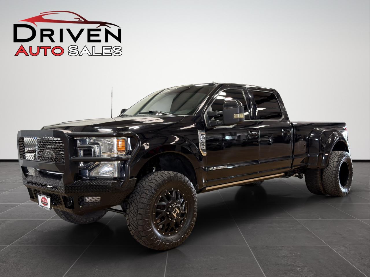 Ford Super Duty F-350 DRW Lariat 4WD Crew Cab 8' Box 2022