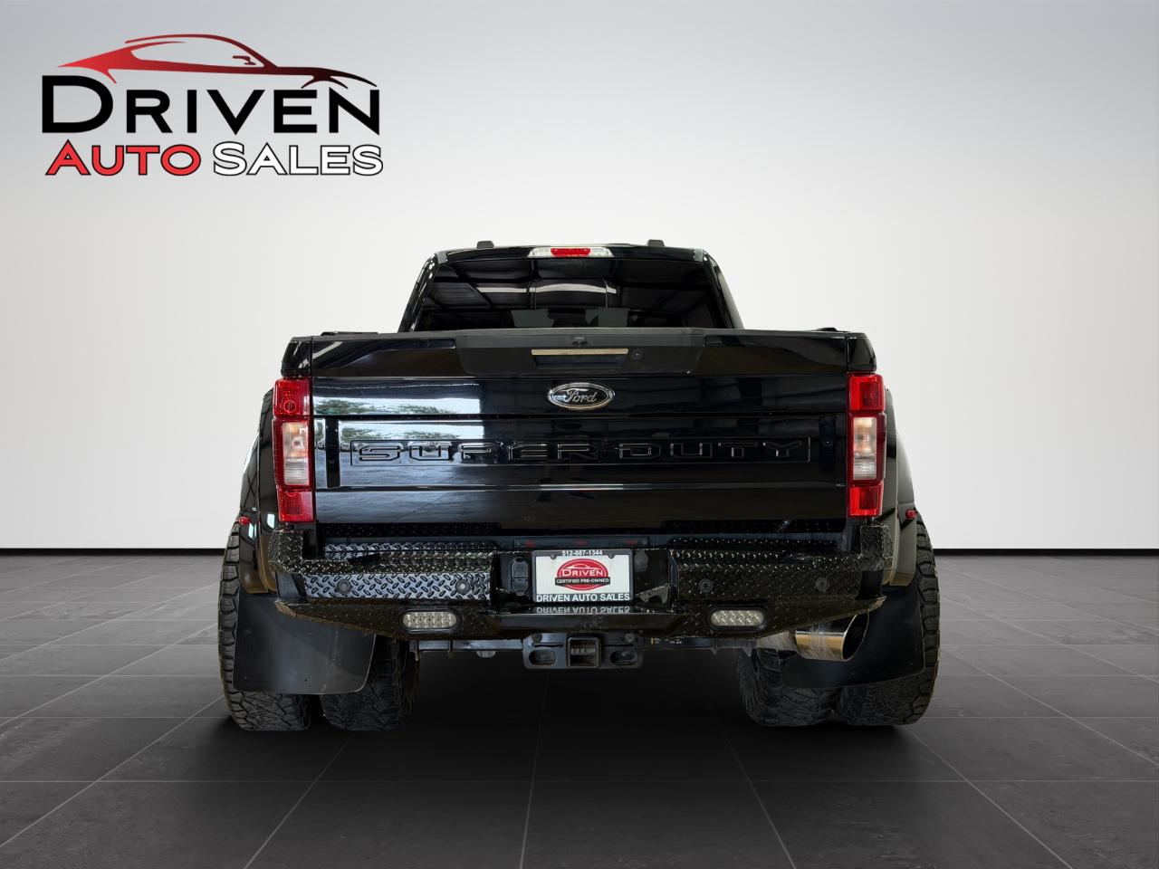 Ford Super Duty F-350 DRW Lariat 4WD Crew Cab 8' Box 2022