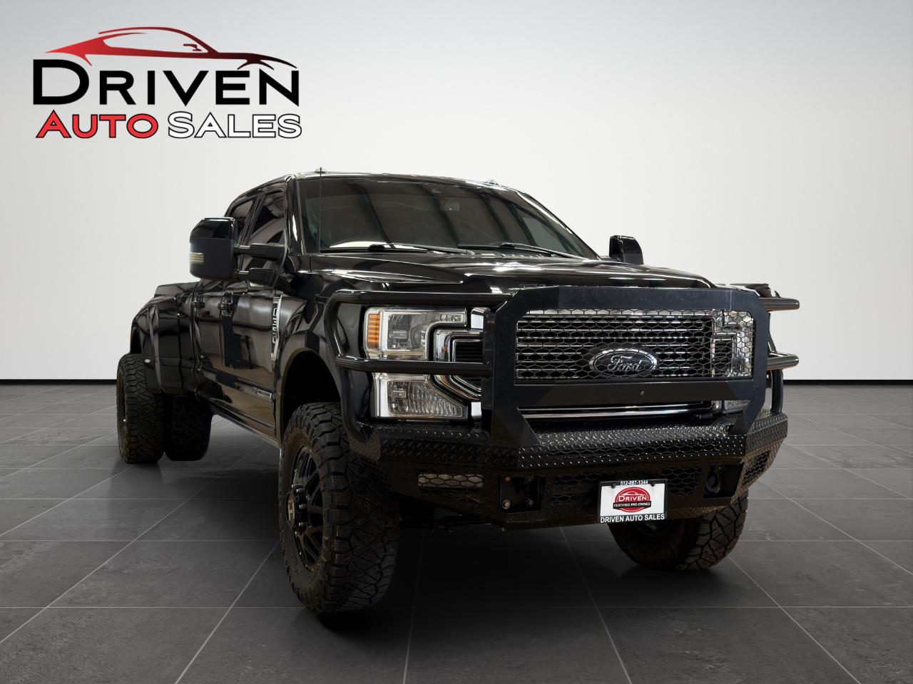 Ford Super Duty F-350 DRW Lariat 4WD Crew Cab 8' Box 2022