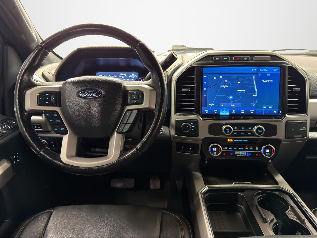 Ford Super Duty F-350 DRW Lariat 4WD Crew Cab 8' Box 2022