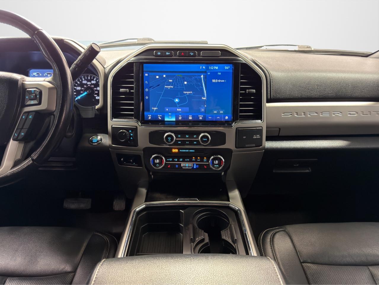 Ford Super Duty F-350 DRW Lariat 4WD Crew Cab 8' Box 2022