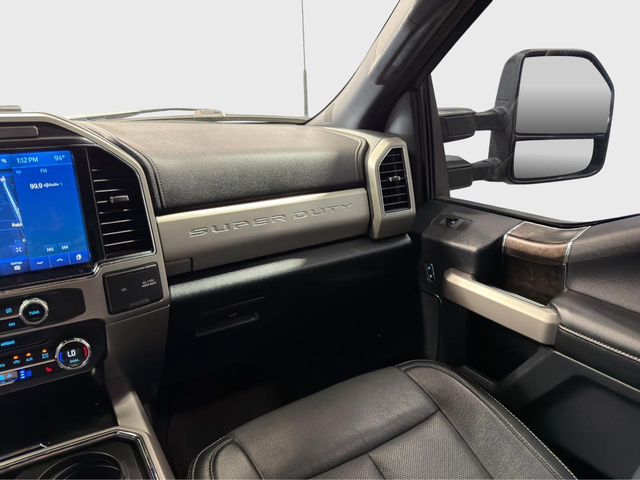 Ford Super Duty F-350 DRW Lariat 4WD Crew Cab 8' Box 2022
