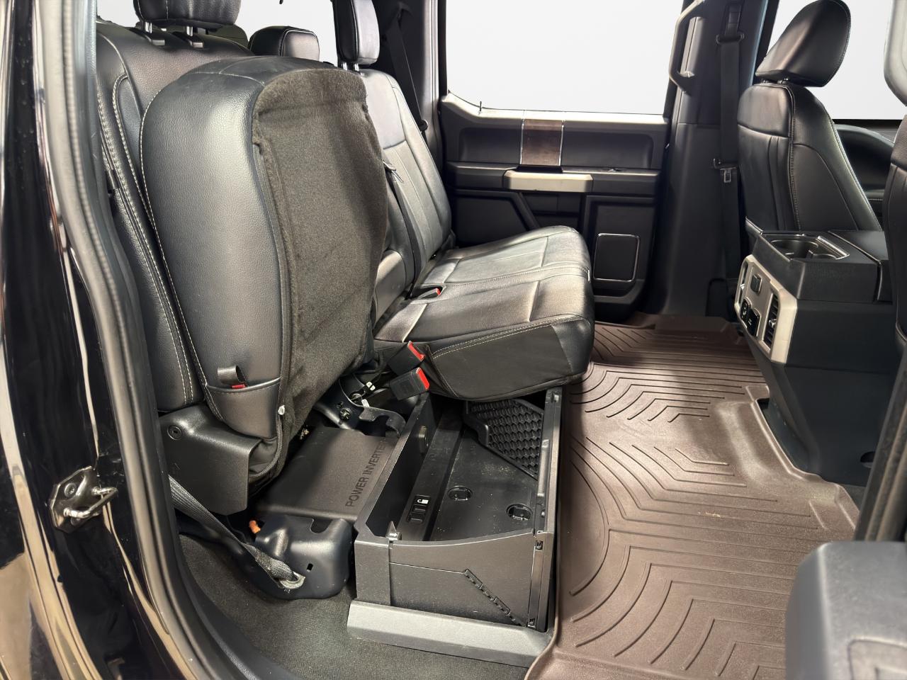 Ford Super Duty F-350 DRW Lariat 4WD Crew Cab 8' Box 2022