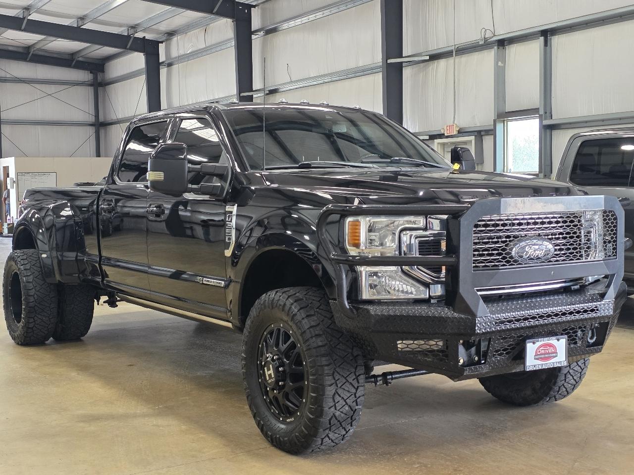 Ford Super Duty F-350 DRW Lariat 4WD Crew Cab 8' Box 2022