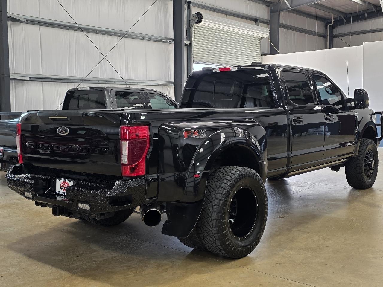 Ford Super Duty F-350 DRW Lariat 4WD Crew Cab 8' Box 2022