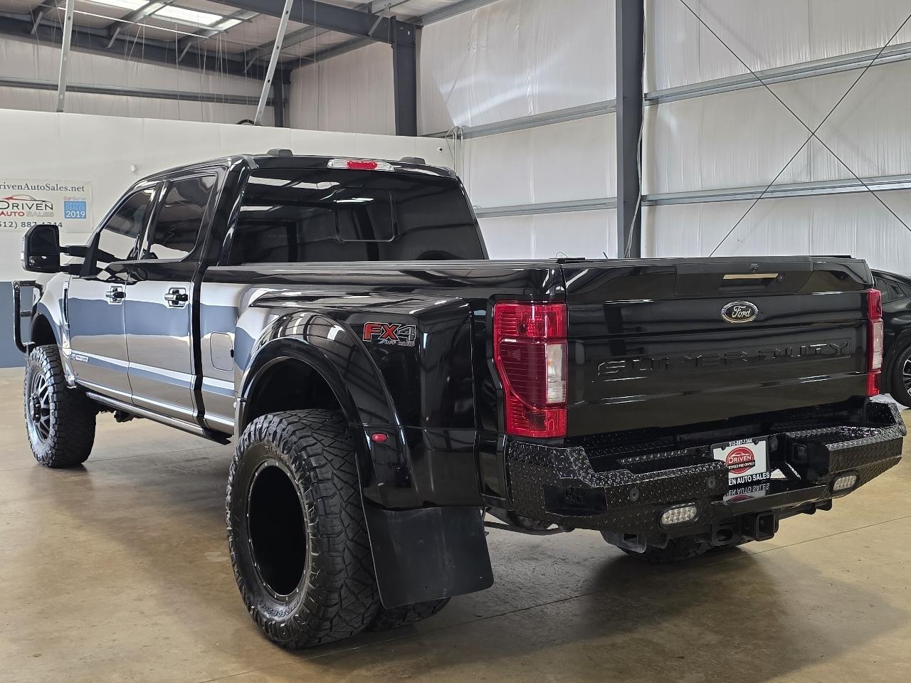 Ford Super Duty F-350 DRW Lariat 4WD Crew Cab 8' Box 2022